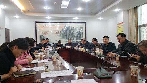 市城管局集中學(xué)習(xí)中紀(jì)委通報的六件典型案件.jpg